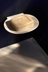 Настенная мыльница The New Classic из saphirkeramik, цвет белый, с держателем 8.7385.6.000.000.1 Laufen